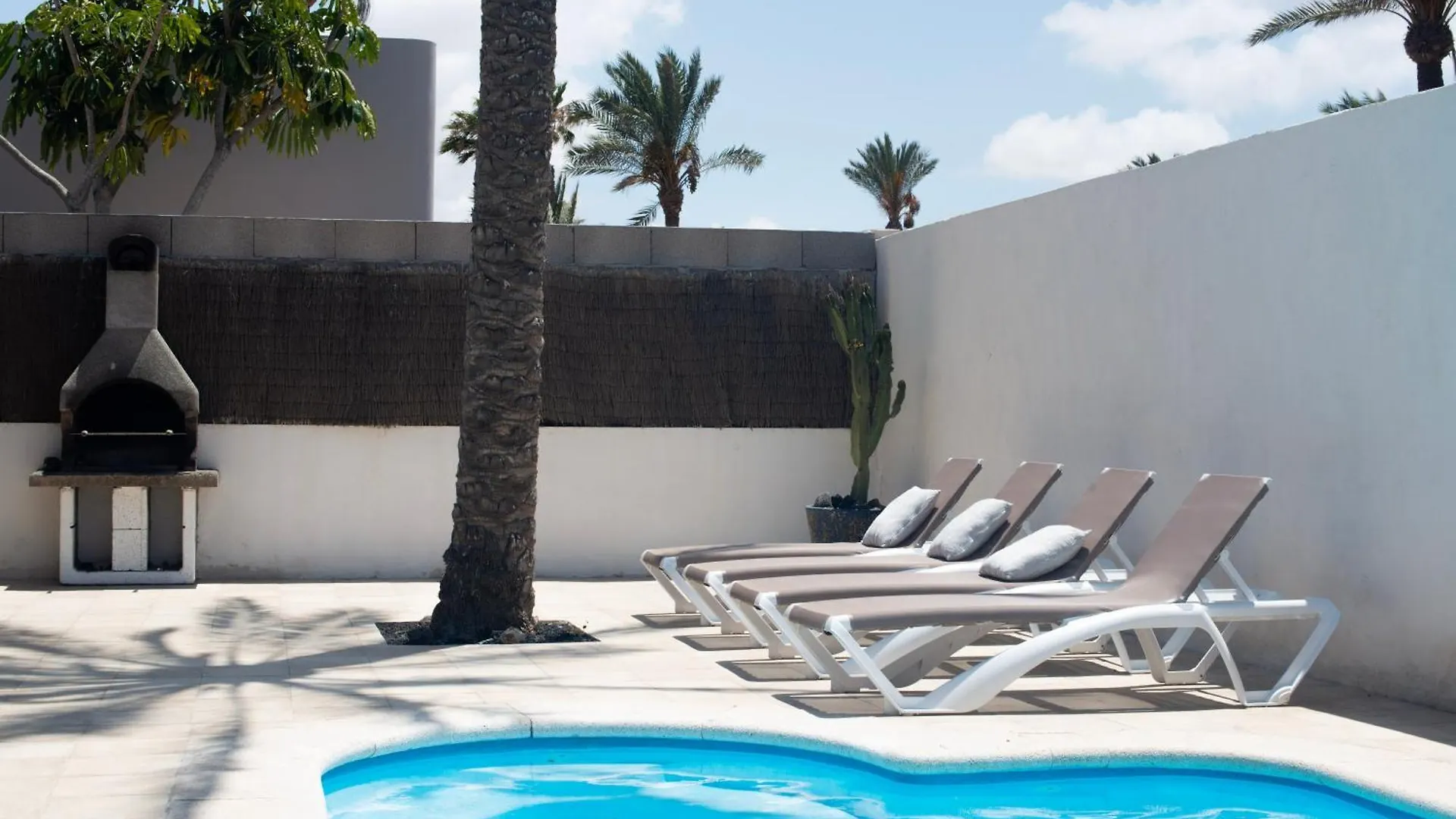 House Boho Palm With Private Heated Pool And Garden, 3 Bedrooms, Wi-Fi Corralejo 0*,  Spagna