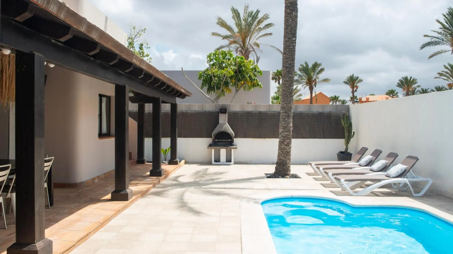 House Boho Palm With Private Heated Pool And Garden, 3 Bedrooms, Wi-Fi Corralejo España